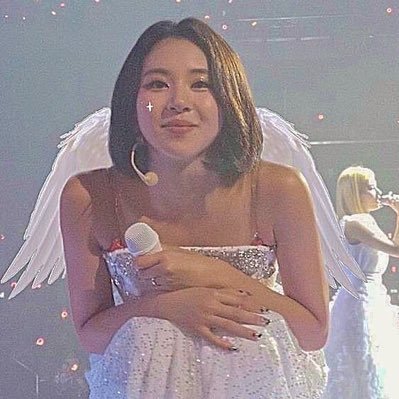 proboobluvr_'s profile picture. 18 | here to support da beautiful women of da world 🌟