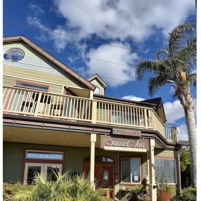 Cayucos Sunset Inn, Luxury Inn located in Cayucos Ca. Come enjoy the calm beach side atmosphere. 805-995-2500