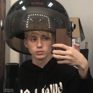 cinesivan's profile picture. '03. a twink iguess