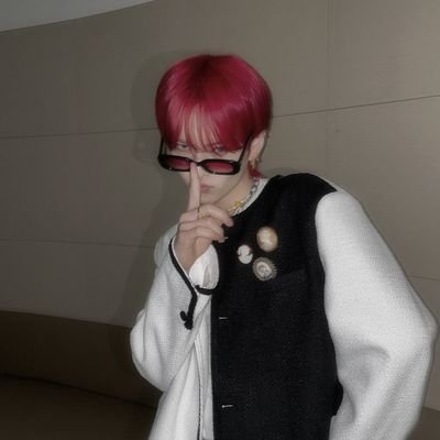 button_ni_yoshi's profile picture. i'm not acting stupid, i'm just plain stupid