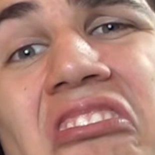 NX10_1297's profile picture. Hello, there! | 🇪🇺🇨🇿🇻🇳🇺🇸 Vietnamese born in Czechia. I practice drawing, liking and retweeting fine arts, including Anime ones.