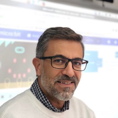 micro:bit Champion 2024 y 2023. Premio Profesor de Andalucía RetoTech 2023 y 2022. 1º Premio VII Feria Ciencia de Jerez. Instructor de Robótica y Pensam. Comp.