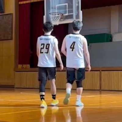 バスケが上手くなりたい。面白くなりたい。 圧倒的に。NBAが好きです。まだ歴は浅いですがNBA好きの方絡んでもらえると嬉しいです。ステフ、クレイ、JJレディックとかが好きです。つまりシューターが好きです。レブロン（39歳）の挑戦はまだ続きます。NBA好きの友達大募集してます。