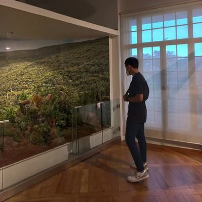 hesril_'s profile picture. 