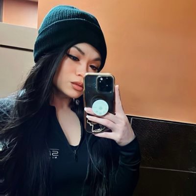 lilhoneybunz's profile picture. banana nut bread lover. 🌙