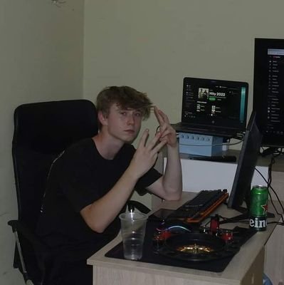 Dominik37913926's profile picture. No cześć Wyrażam sobie swoje zdanie 🛹