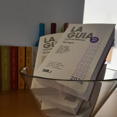 La Guia de Vins de Catalunya 2024 
16 anys de tast s cegues.
Instagram: LaGuiaVinsCat
Facebook : Guia de Vins de Catalunya.