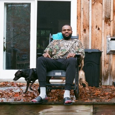 Just a 6'6 country boy living in the city #CLT. IG:@MarkJrSays Chef IG:@BigKuntryEats
