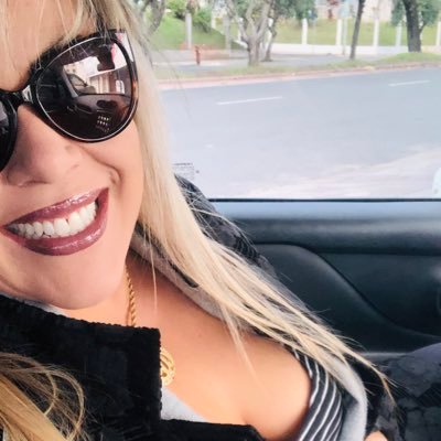 Colorada,Gaúcha, de Direita, Filha de imigrante Palestino e mãe “alemoa” , Pós-Graduada, Luxuosa e nada econômica. Se vc ñ gosta do q eu posto, sai daqui.