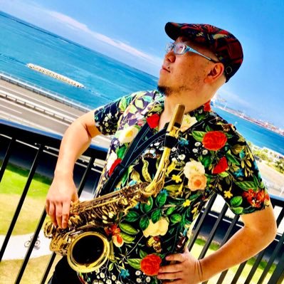 🌾RICE・ジャズサックス奏者。土岐 英史氏、赤松 二郎氏 に師事。楽曲『HEIWAの鐘』等で著名な ユキヒロ氏、伝説のボーカリスト 伊良皆 誠氏 を始め、一流のアーティストの方々に、セッションで鍛えて頂く。〝Soul Harmony 〟田辺 郁代(Pf)西勝 悠(Per)で、希望の港町・神戸を拠点に活動中。