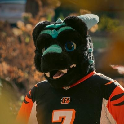 Big Blue Dragon | ENTP | Fursuiter | Ball State Alumni 👌| Not GoH @campferal 2023 l Director of @FlappyNewYear | 🏳️‍🌈💍 @adler_the_eagle