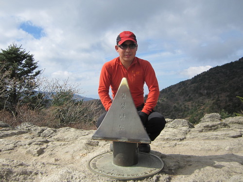 JiRiSan88's profile picture. 山을 닮고 싶은 이....... 盡人事待天命. 산행. 춘란. 야생화. 아이폰. 독서. 골프. 영화. 금융