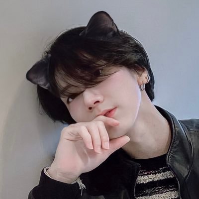 MelanieDuddrid2's profile picture. I’m running 60km this month in support of mental health initiatives. To support my Movember team 👇