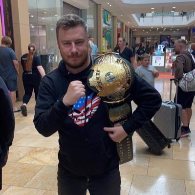 32 nufc fan wrestling fan love Ricky Gervais and heinken
