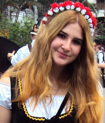 sou wiccana,medium,bi,sincera,simpatica,amiga,feliz,sombria,forte, corajosa, protetora,esperta,espiritualizada,culta,decidida,sem preconceitos e eclética. ^^