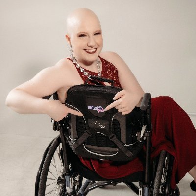 First wheelchair using burlesque performer in Minnesota. Founder of the DisabiliTease Festival & DisabiliTease Academy. Photographer. #Disabilibabe (She/her)