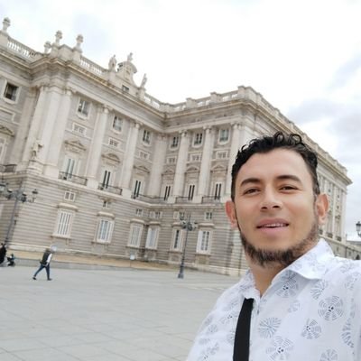 Carlos80950325's profile picture. .