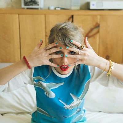 swiftienation_5's profile picture. Taylor Swift fan-page 🧎🏻‍♀️