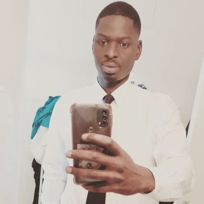 artistes, écrivain, chroniqueur,
parle, Anglais Espagnol, français
de 🇸🇳 à 🇨🇵.
