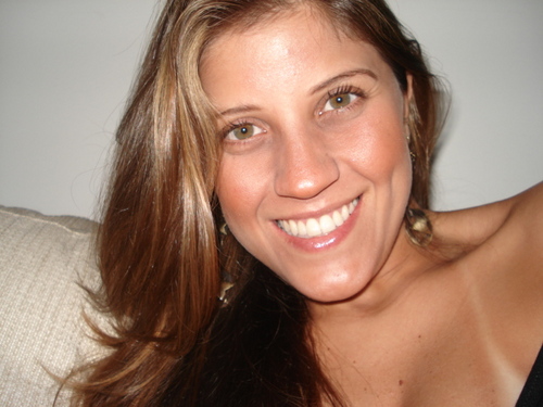 Jornalista / Assessora de Comunicação -  amo o que eu faço!!!
Apaixonada também por bichos e praia. 
This is my life !!!