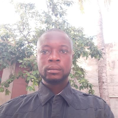 Gros-morenes, Gonaïves.
la vie est belle mais il y a beaucoup de contraintes.
Maintenant je suis seul mais alaise à vivre ma vie.
Mwen gen poum fè relasyon