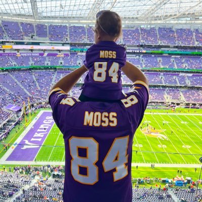 _HeyRe's profile picture. My adjectives are handsome & brilliant. Suburban dad. Vikings, Sharks & Blue Jays. #VWGang 🇩🇪