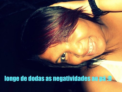 E a emoção do nosso amor Não dá pra ser contida A força desse amor Não dá pra ser medida Amar como eu te amo Só uma vez na vida.