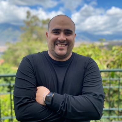 Software Engineer
Moldeado por códigos y café