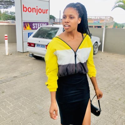 NompiloZiee's profile picture. Confident