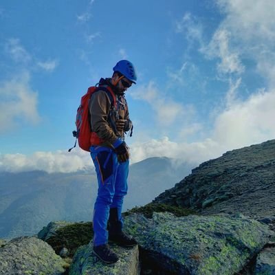 Lantanide's profile picture. 23. 🫀 Enfermero.                                                                                    

Monitor OTL.

        Petrolhead 🏁