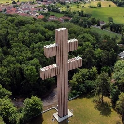 Partisan de la reconquête de notre France 🇫🇷 face à son ennemi intérieur depuis 1969, la V ème république...🤔.