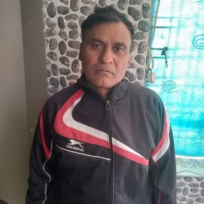 Vishnuu1979's profile picture. Go for the right