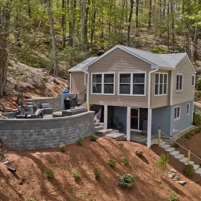 A beautiful four bedroom lake house, on sunny Hamilton Reservoir 🏡