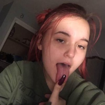 MiaMalkove9's profile picture. 