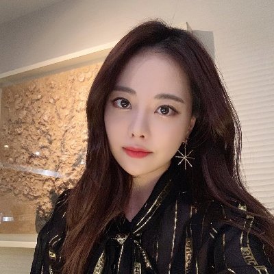 I'm an entrepreneur from Tokyo and now I come to Twitter just to find a better way to communicate and learn more from each other