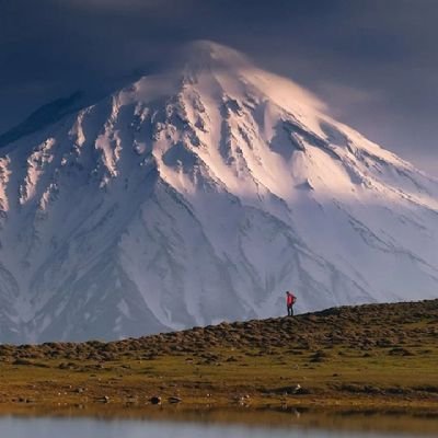 عاقلان نقطه پرگار وجودند ولی عشق داند که در این دایره سرگردانند