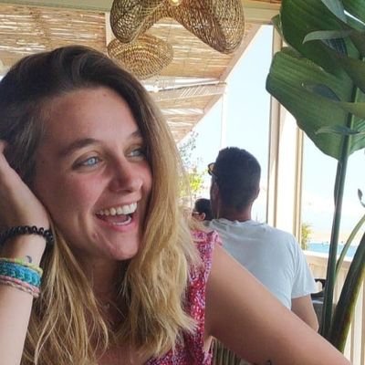 HIL ARTE BIZI 🐜

                                                             Trabajadora Social y Educadora Social