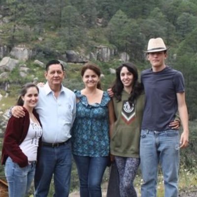 Un Duranguense apasionado. Fundé Morena en Durango,pero lamento en lo que se convirtió.