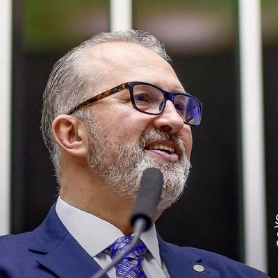 Deputado Federal (Republicanos - PR), Doutor em Direito Internacional, Grão Mestre em Taekwondo.