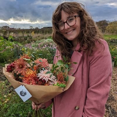 Flower Farm & Seasonal Florist 🌷 Happy Roots Farm 📍
Bouquets 💐 Weddings 💒 Workshops 🧁
'Best Florist' @muddynottsderbyshire 2023 💕