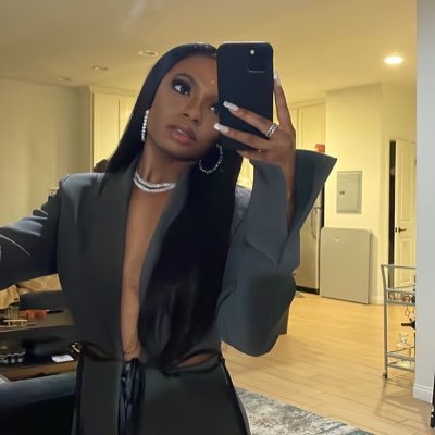 simplysimoane's profile picture. 5’2/Fine too.