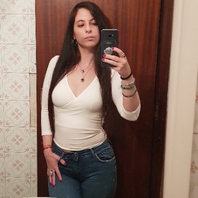 Soy ♌ amo los animales y la naturaleza y no soporto la gente falsa y mentirosa !