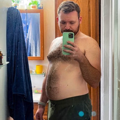 Barely_Bearly_3's profile picture. ‘95 • 6’1” 233 • Cub, aspiring muscle bear • Mainly retweets 🔞🔞🔞