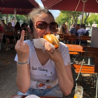 livsispurelove's profile picture. Che Guevara and Debussy to a disco beat