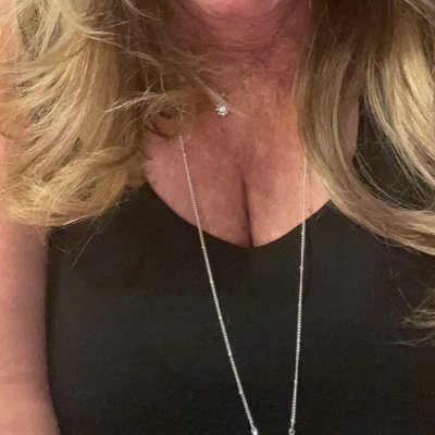 Married couple DMs openā¦be respectful. Her 38DD. She=Evie He=Mike š