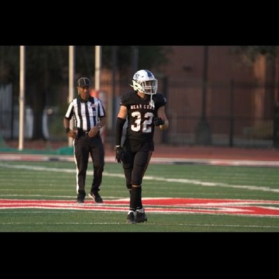 II Santa Rosa JC II

II5'11 190lb Safety⭐II 3 years to play 2 II

Check out this highlight
https://t.co/GwKZcFEq10