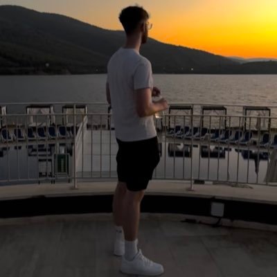 harrysouthern98's profile picture. 