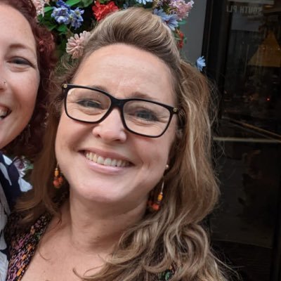 Lisajanep01's profile picture. Just here for the comments!