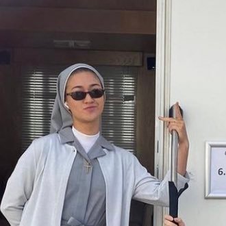 Moomoosidough's profile picture. barely surviving this