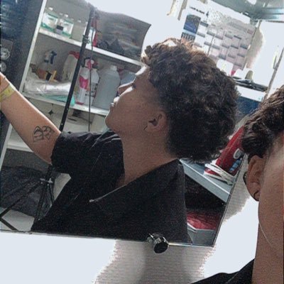 l_ybtch's profile picture. bref. on a qu’une vie